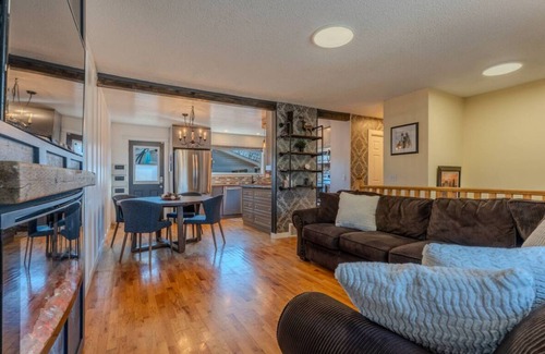 Airdrie Maison | Large Family-Friendly 3BE Home | Easy Access to QE2