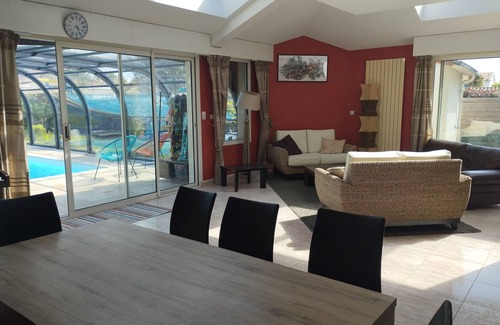 Vertou Maison | Grande maison familiale 245m² proche Nantes avec piscine couverte chauffée