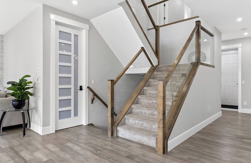 Chestermere Maison | LARGE FAMILY HOME , SPACIOUS & MODERN BY THE LAKESIDE.