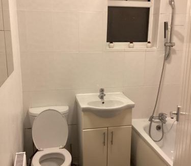 River Maison | Large Family Home, Pet Friendly, 4 Bed 2 Bath House, Sleeps 10, Free Wi-Fi, Free Parking
