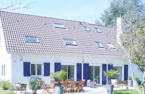 Plaisir Maison | Grande maison familiale avec jardin et piscine chauffée - 30 min de Paris