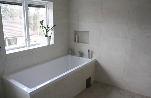 Djursholms Ekeby Maison | Grande maison familiale avec jacuzzi dans un quartier très calme juste à l'extérieur de Stockholm