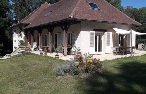 Ney Maison | Large family house sleeping 8/10 with swimming pool