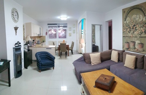 Makry Gialos Villa | Votre maison de vacances crétoise: hébergement de luxe dans un cadre paisible et balnéaire.