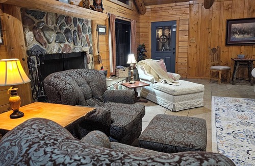 Canton Maison | Belle maison de journal niché dans les bois de Canton, Texas - 20 personnes +