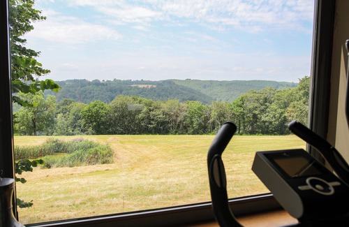 Larodde Maison | Belle maison en pierre rénovée avec vue sur la montagne et la nature.