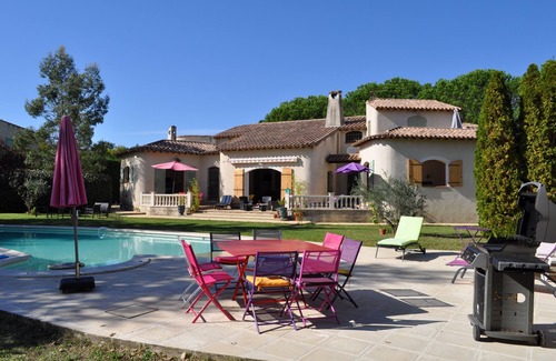 Saint-Genies-de-Malgoires Maison | Grande maison avec piscine hydromassage, 5 chambres avec sb & wc individuels