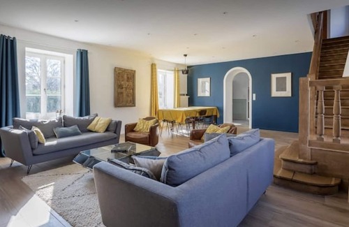Saint-Genis-les-Ollieres Maison | Large family home with swimming pool