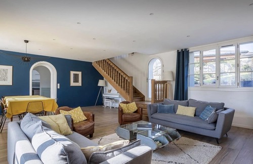 Saint-Genis-les-Ollieres Maison | Large family home with swimming pool