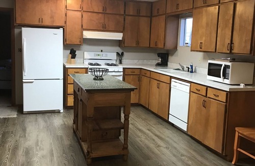 Longdale Maison | Large Fun Filled Home near Canton lake