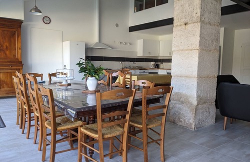 Surgeres Cottage | Grand gîte pour 11 personnes, 5 chambres, proche de La Rochelle