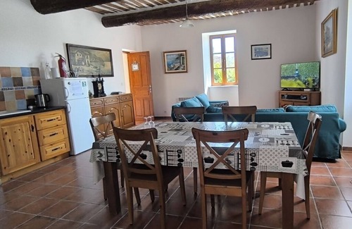 Canaules-et-Argentieres Appartement | Grand appartement dans maison du 19ème siècle - piscine partagée, WiFi & TV sat