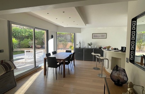 Prado-Perier Appartement | Grand Rez de jardin dans le Carré d'or, plage et ville à pied