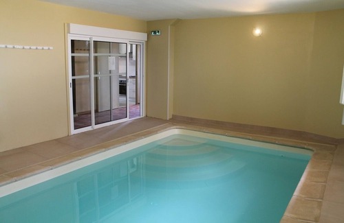 Charbogne Autre | Gîte grande capacité avec piscine intérieure