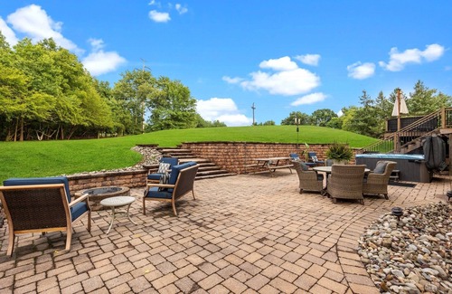 Creamery Maison | Large Families & Groups - Open Floor Plan w/ Spa, Theater, Gym + Video Karaoke!