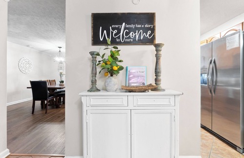 Warner Robins Maison | Large Groups & Pets Welcome Sleeps 12 w/Game Room