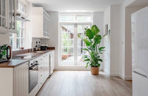 Frognal and Fitzjohns Appartement | Large Hampstead Luxury Apartment for 10