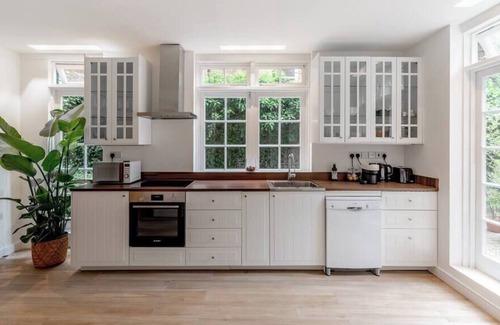 Frognal and Fitzjohns Appartement | Large Hampstead Luxury Apartment for 10