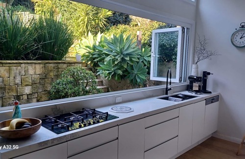 Fairlight Maison | Large Harboursdide House with amazing views and very close to beaches and Manly.