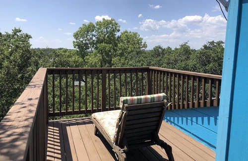 Wetmore Maison | Perfect Vacation Single House 5 min to SixFlags & LaCantera. Large heated POOL!