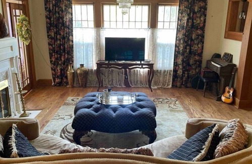 Central Oklahoma City Lit Et Petit-Déjeuner | Large historic home in the heart of OKC!