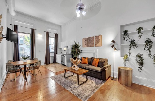 Center City West Appartement | Large Historical Center City 1/1 | Sleeps 4