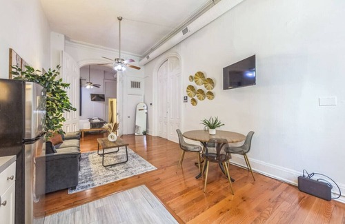 Center City West Appartement | Large Historical Center City 1/1 | Sleeps 4