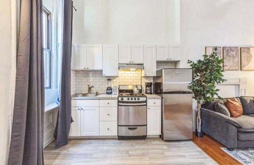 Center City West Appartement | Large Historical Center City 1/1 | Sleeps 4