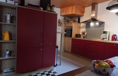 Enkirch Maison | Grande maison de vacances dans le village viticole avec balcon, sauna et wifi