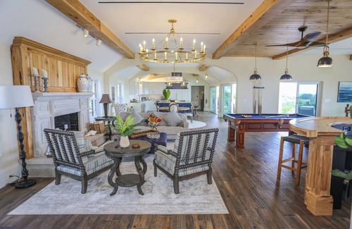 Hamilton Parish Maison | Large home at one of the highest in Tuckerstown, newly renovated.