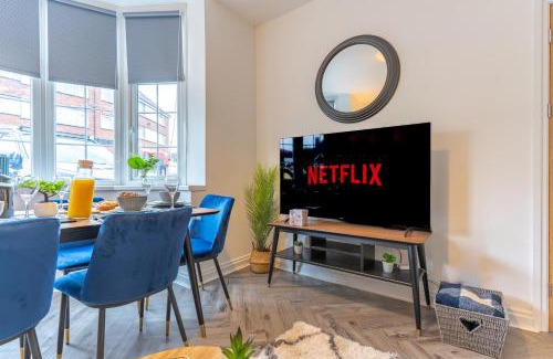 Oldbury Appartement | Large Home for Contractor & Families close to Birmingham City Centre & Attractions & M5