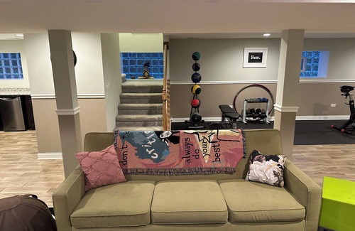 South Shore Maison | Large Home, Full in-home Gym, washer/dryer, flat Screen TVs, WiFi, and MORE!