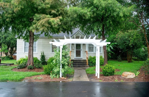 New Roads Maison | Large home in walking distance to everything downtown and False River