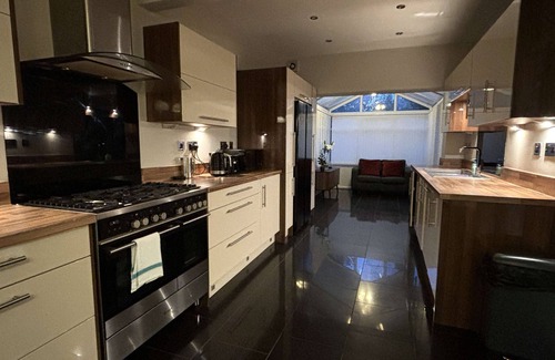 Birmingham Maison | Large Home near city centre, UOB & QE hospital sleeps 6