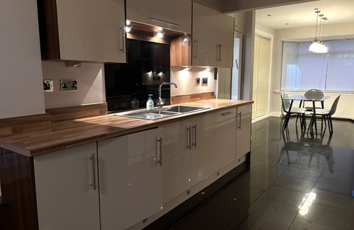 Birmingham Maison | Large Home near city centre, UOB & QE hospital sleeps 6