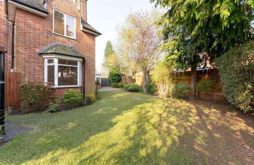 Birmingham Maison | Large Home near Edgbaston Stadium, UOB & QE hospital sleeps 6