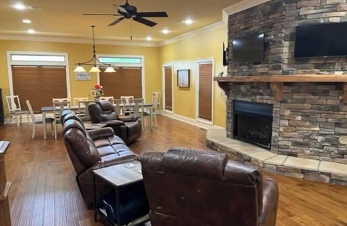 Rogersville Maison | Large Home on Bluewater/Sleep 24/with boats