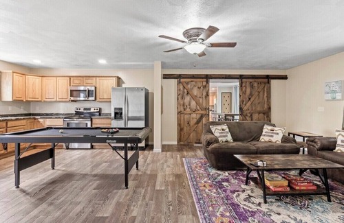 Lansing Maison | Large Home Sleeps 22! Dogs Ok!