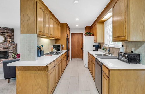 Concord Maison | Large home - Sleeps many 4B/2B