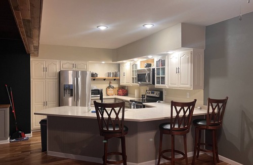 Nauvoo Maison | Large home with 35+ guests : 10 Minutes from Nauvoo