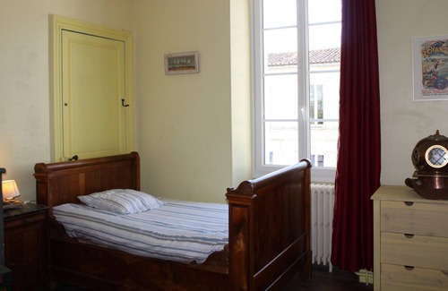 Mortagne-sur-Gironde Maison | Grande maison située sur le port