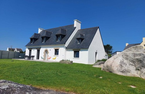 Kerlouan Villa | Grande maison 200m2 bord de mer 12 pers. avec jacuzzi 300 mètres de la plage