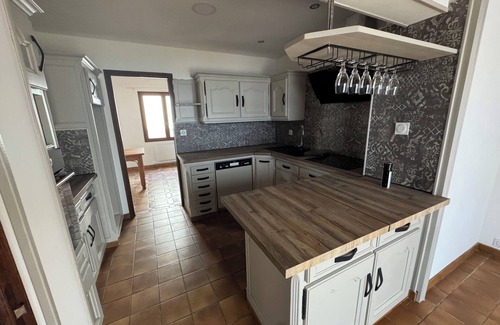 Cholet Maison | Grande Maison, 25 min du Puy du fou, 2min de la gare de Cholet, 6 chambres (12p)