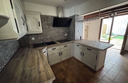Cholet Maison | Grande Maison, 25 min du Puy du fou, 2min de la gare de Cholet, 6 chambres (12p)