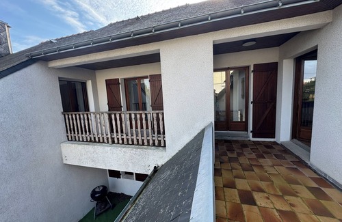 Cholet Maison | Grande Maison, 25 min du Puy du fou, 2min de la gare de Cholet, 6 chambres (12p)