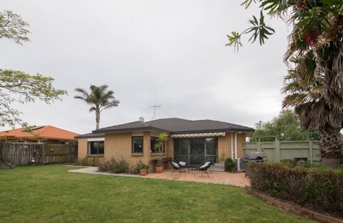 Papamoa Beach Maison | Grande maison située au centre et au bord de la plage