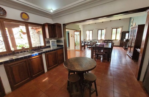San Juan del Obispo Maison | Large house in Antigua Guatemala with pergola