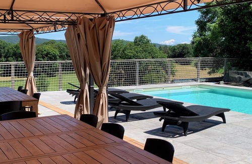 Ordonnaz Maison | Grande maison avec piscine pour groupes d'amis et familles, séminaires