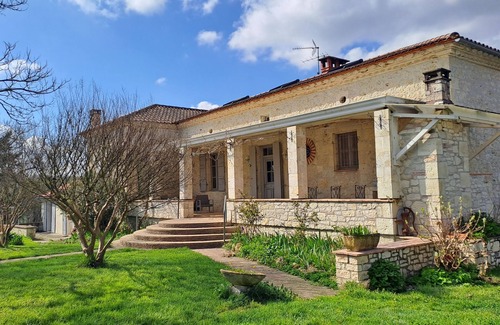 Castella Maison | Large house with pool, terraces and garden - Relaxation in the countryside.