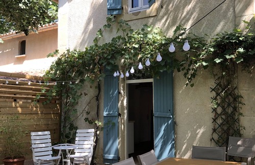 Euzet-les-Bains Maison | Grande Maison, avec piscine, idéale pour 2 ou 3 familles.